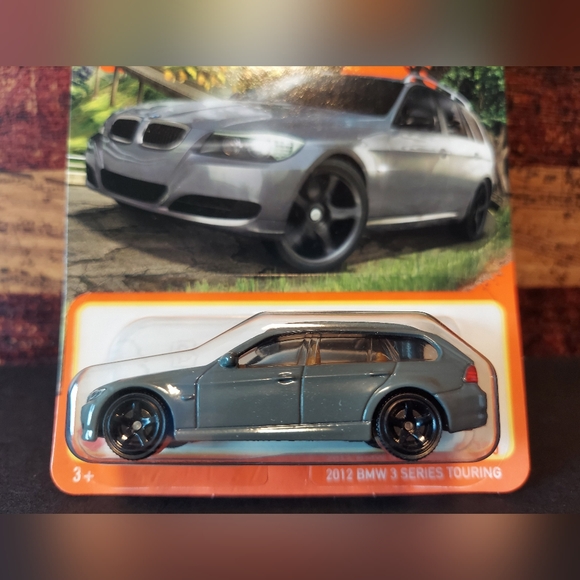 2012 BMW 3 Series Touring - Picture 2 of 3